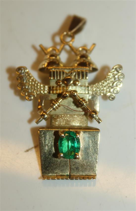 Gold and emerald pendant